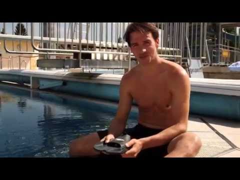 Felix Neureuther erklärt sein Schwimmtraining: Flossen