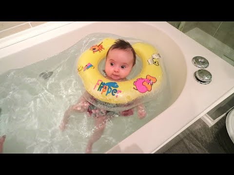 BABY NECK FLOAT: our 10 week old baby swimming in the bath for the first time!!!