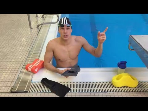 Mehr Kraft im Schwimmen durch den Einsatz von Kurzflossen