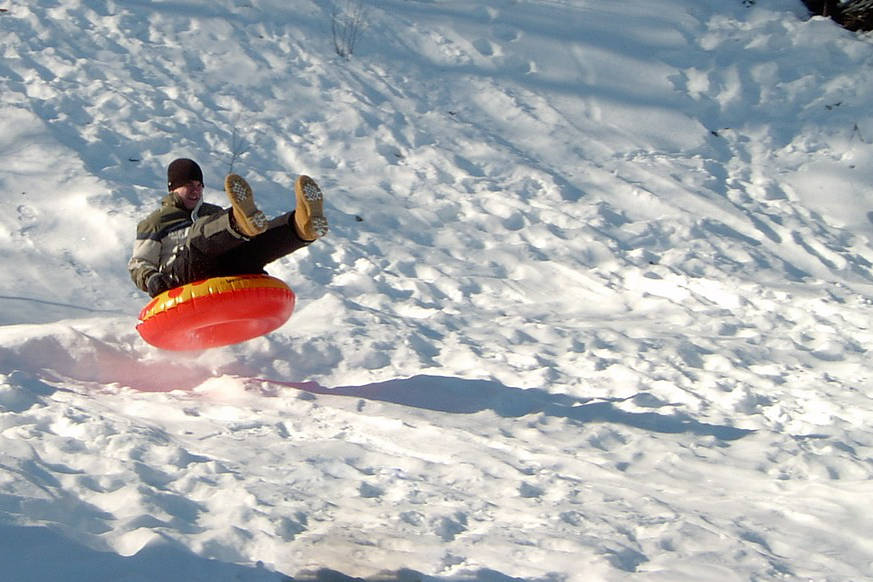 Aufblasbare Schlitten Kinder Snow Tube für Erwachsene Schneereifen mit Griffen 