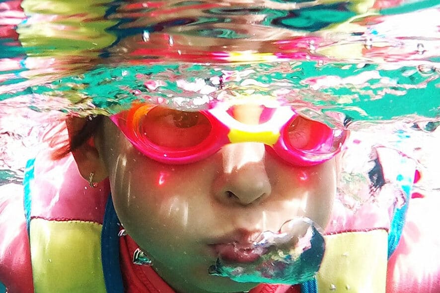 Schwimmbrille Für Erwachsene Kinder mit Antibeschlag Tasche und 100% UV-Schutz 