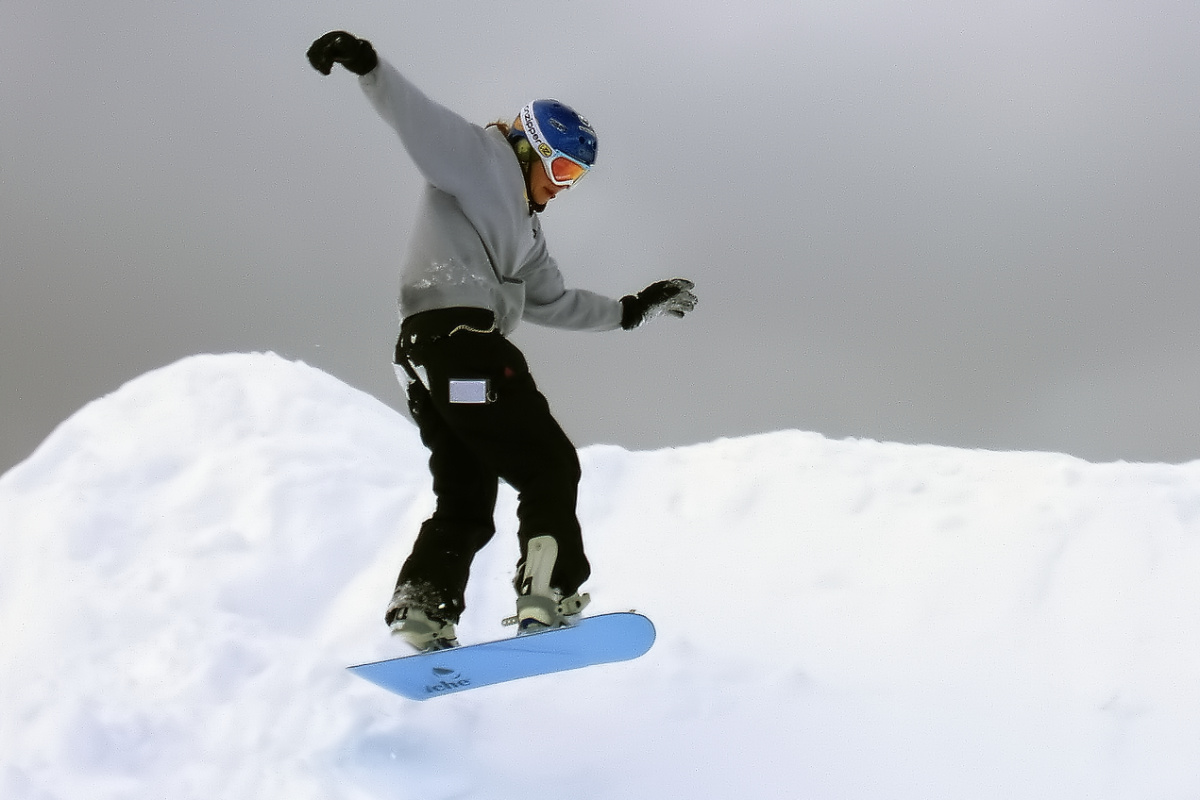 Miniatur Kinder mit Snowboard und Rutscher natur 2 H=ca 6 cm NEU Erzgebirge 
