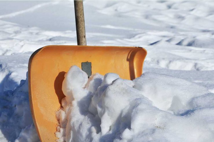 Die besten Schneeschaufeln? (Test & Vergleich 2024)